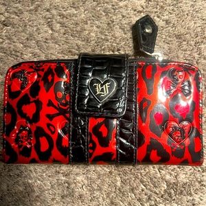 Very cute loungefly wallet leopard and skulls 💋